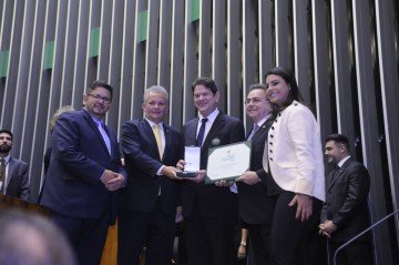 Medalha do Mérito Legislativo: Ciro Gomes é um dos agraciados