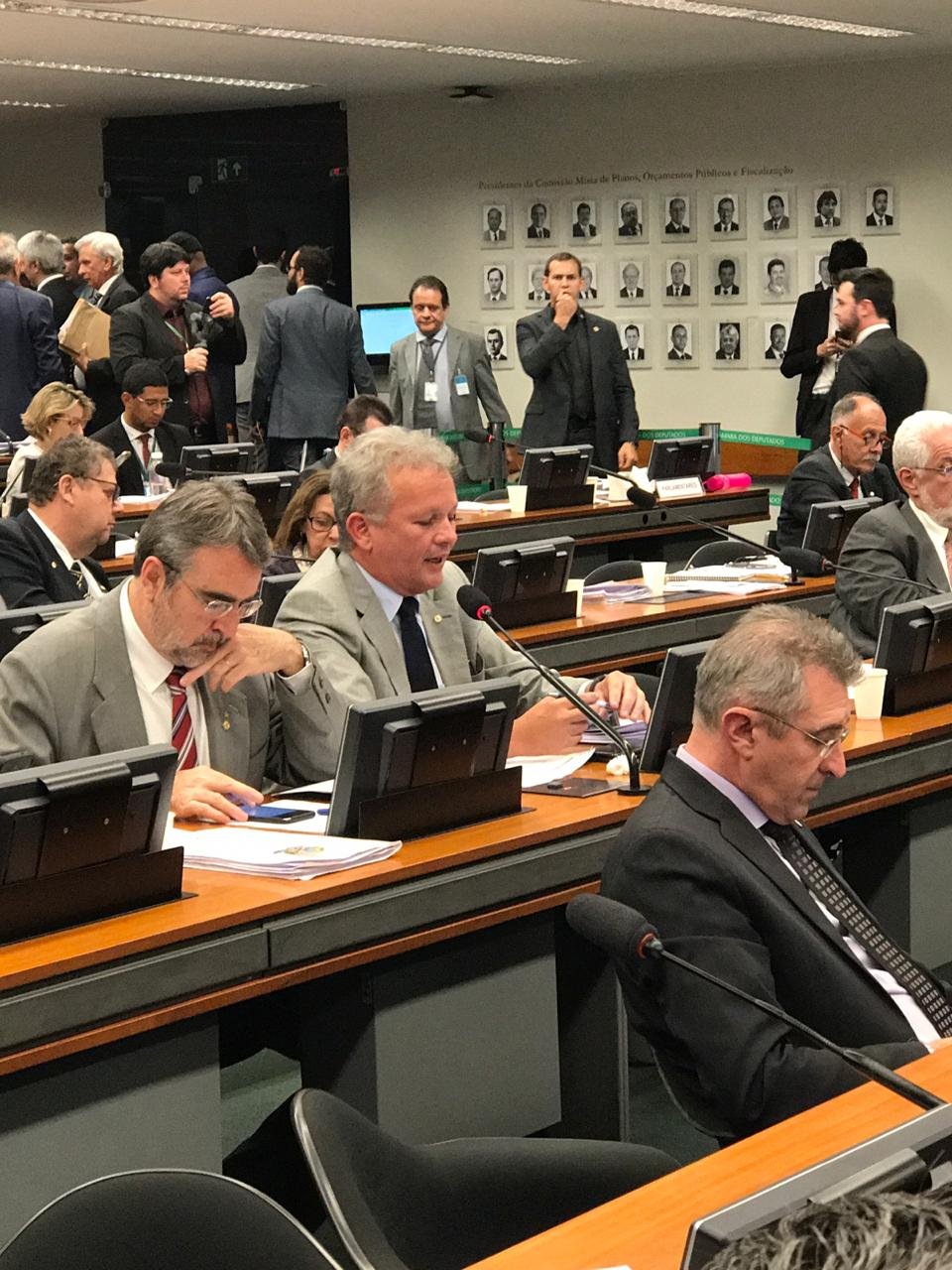 Comissão especial aprova texto básico da reforma da Previdência; PDT votou contra