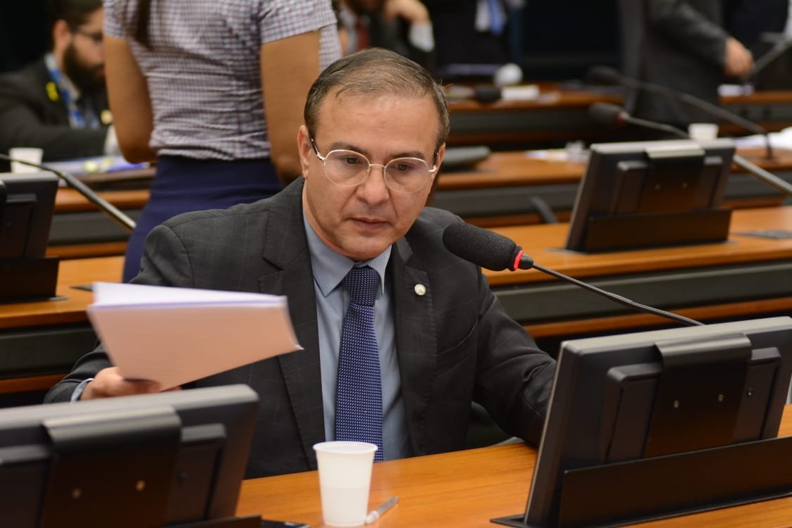 CCJ aprova PL de Robério Monteiro que veda a fixação equitativa de honorários em causas com valores calculáveis