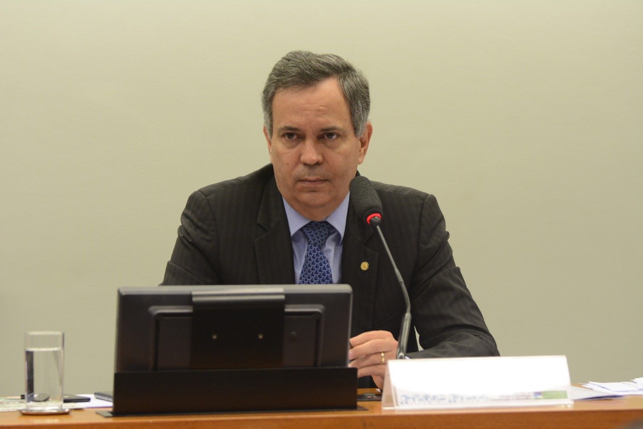 Proposta de Félix Mendonça Jr. obriga candidato a participar de debate no segundo turno das eleições