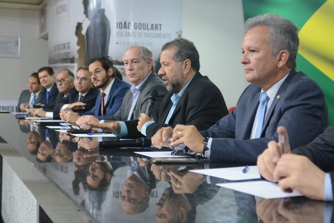 Observatório Trabalhista: Metade da renda das famílias brasileiras é para pagar dívidas, afirma Ciro