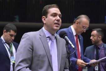 Projeto de Eduardo Bismarck exige mais respeito às mulheres em eventos públicos