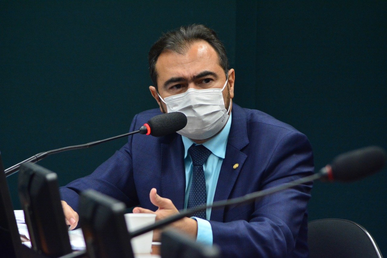 Comissão aprova substitutivo de Idilvan Alencar à proposta que cria o SNE