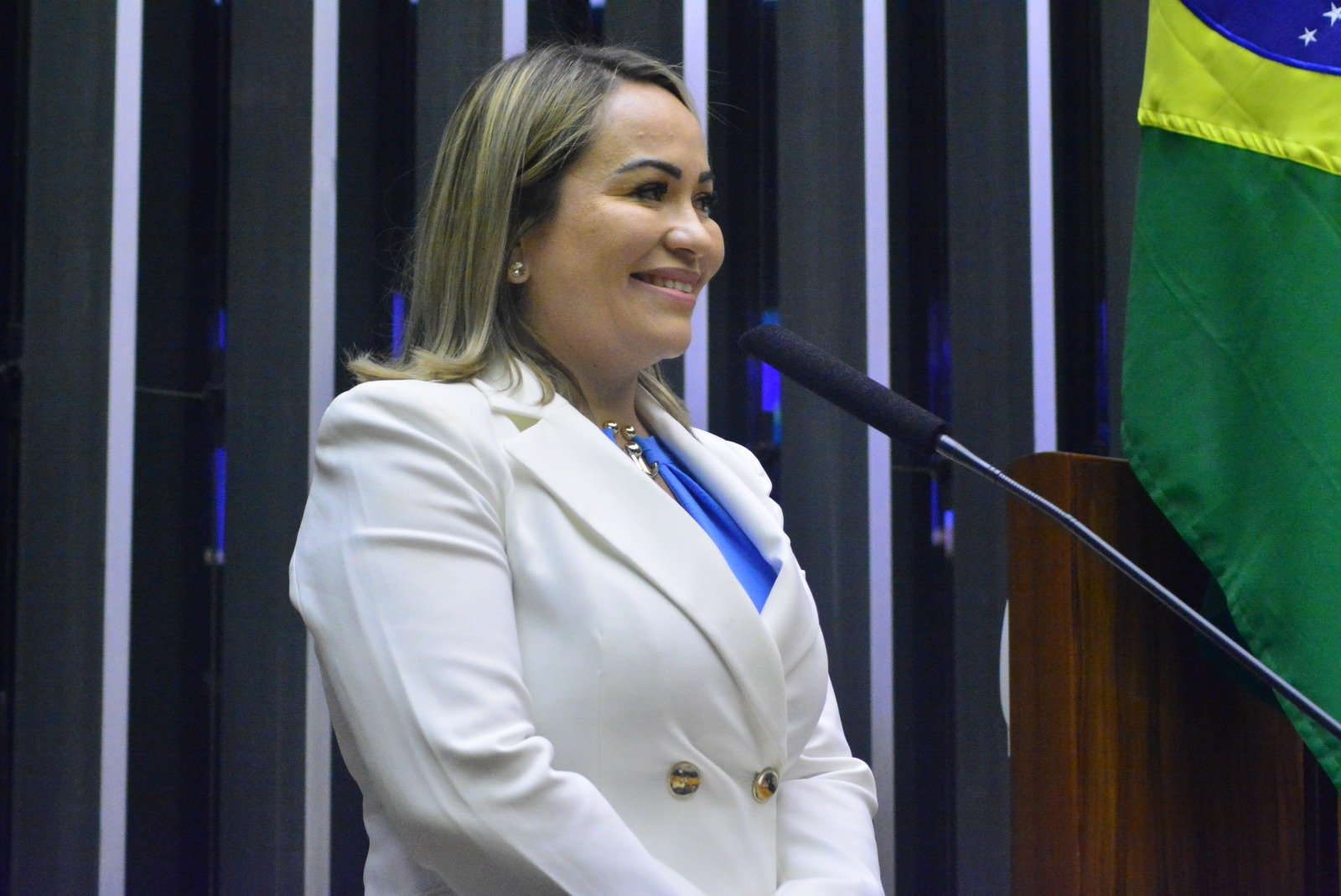 Enfermeira Ana Paula propõe multar farmácia pela recusa em liberar remédio prescritos por profissionais da enfermagem