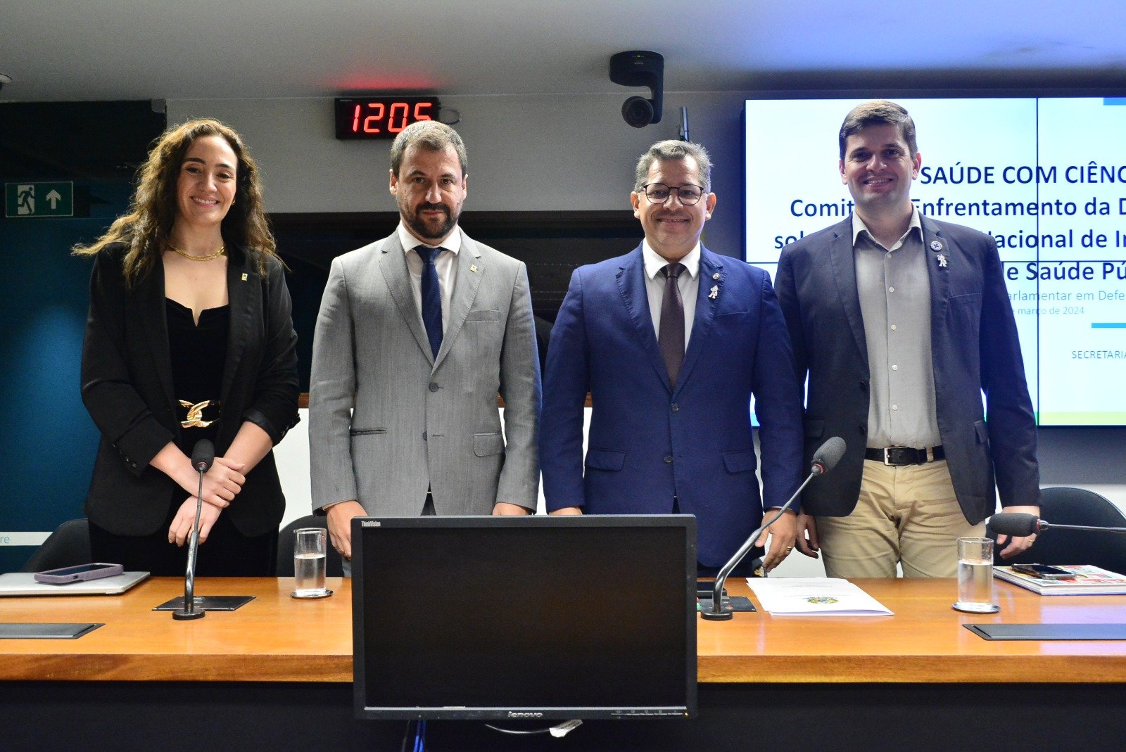 Dorinaldo Malafaia reúne na Câmara representantes do comitê de enfrentamento à desinformação