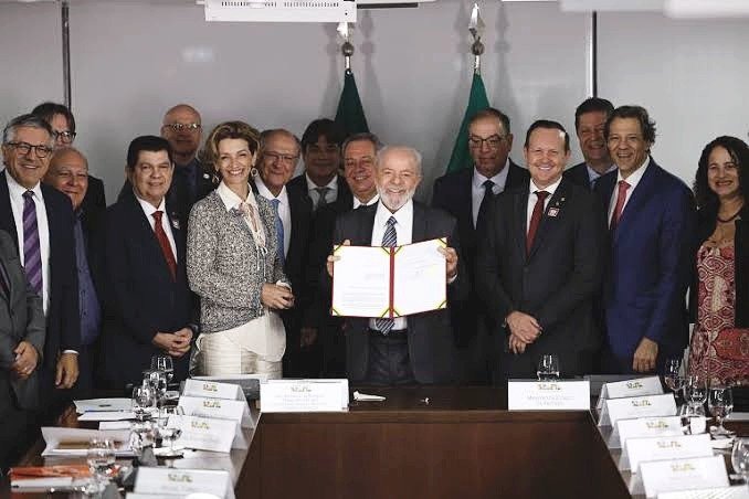 Sancionado projeto relatado por pedetistas com medidas para modernizar a indústria