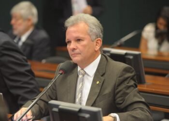 Comissão de Comunicação aprova projeto de André Figueiredo que impede bloqueio de recursos para o fundo de telecomunicações