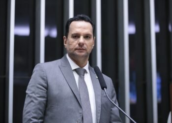 Lei, originária de projeto relatado por Josenildo, assegura os direitos de pessoas com fibromialgia