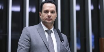 Lei, originária de projeto relatado por Josenildo, assegura os direitos de pessoas com fibromialgia