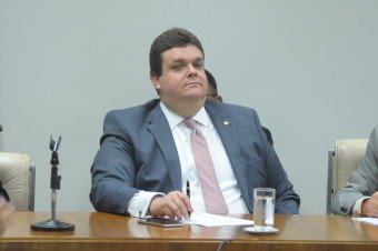 Comissão aprova projeto que obriga ministério a definir regras para riscos ocupacionais biológicos