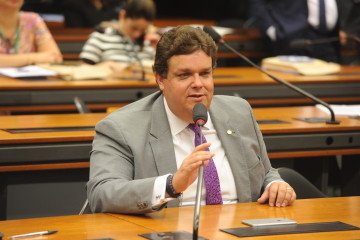 Wolney Queiroz propõe reforçar garantia de materiais escolares adaptados a alunos com deficiência