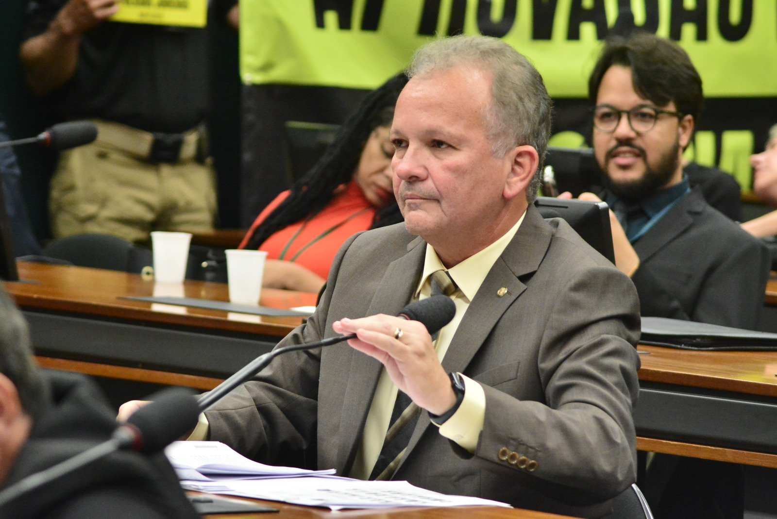 Comissão aprova substitutivo de André Figueiredo a projeto que institui a Lei Geral dos Agentes de Trânsito