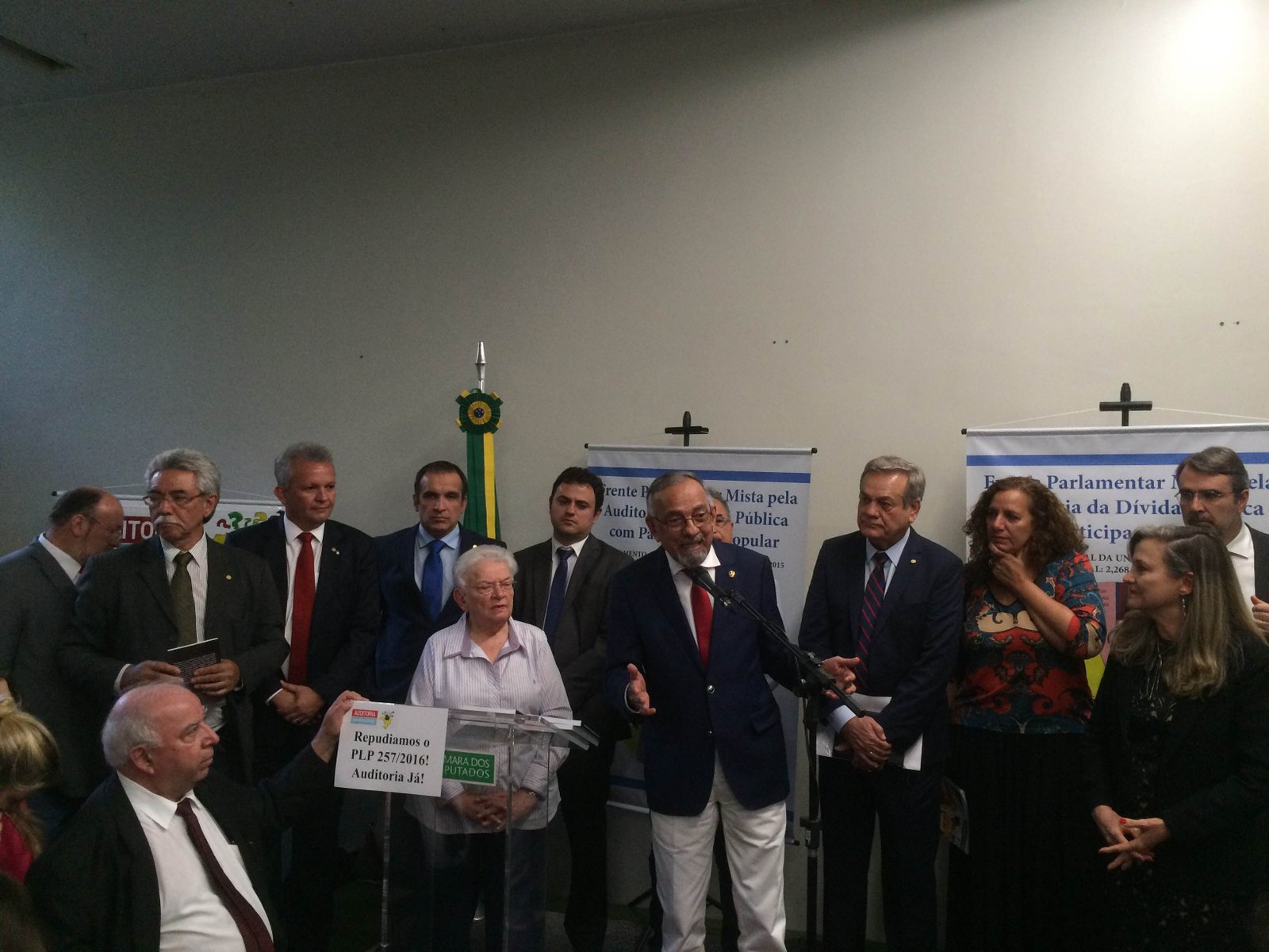 André Figueiredo: “As riquezas do Brasil pertencem ao povo brasileiro, e não ao sistema financeiro”