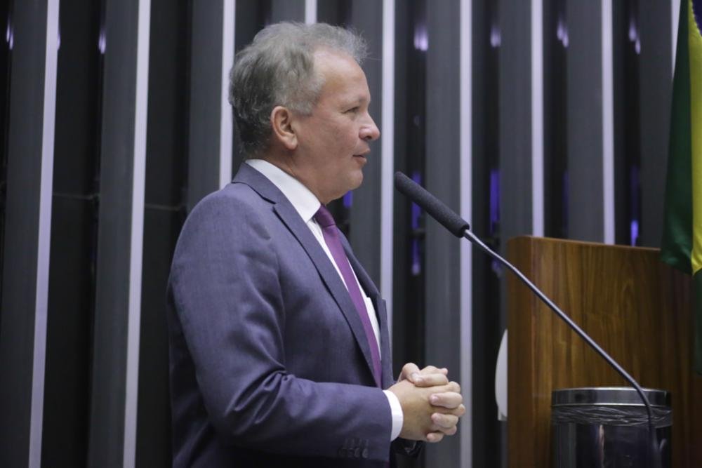 André Figueiredo propõe normas gerais para agentes de trânsito