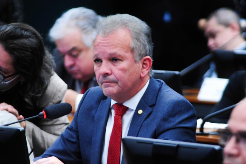 Aprovado parecer de André Figueiredo ao PL que obriga o Estado a ressarcir de imediato dívida com o cidadão