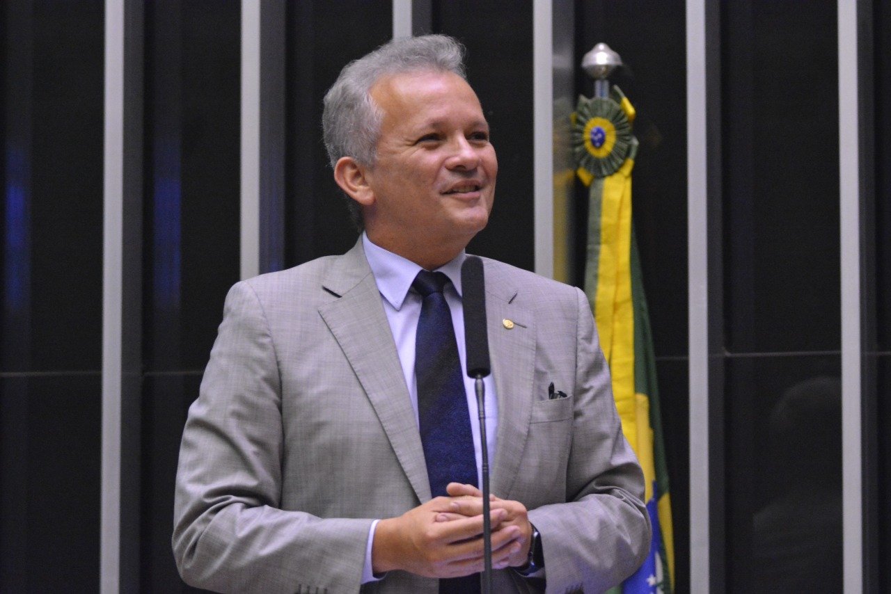 Aprovado projeto de André Figueiredo que trata da prestação de serviços  públicos estratégicos de TI