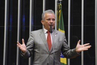 Proposta de André Figueiredo acaba com possibilidade de concessão de serviços postais