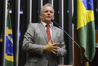 Projeto de André Figueiredo susta portaria que prejudica bolsistas