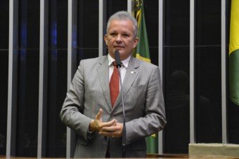 André Figueiredo solicita ao ministério da economia dados sobre a política de reestruturação do BB