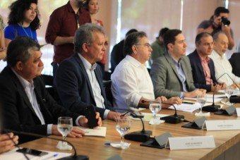 Bancada cearense no Congresso mobilizada com Camilo Santana contra cortes na educação