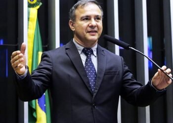 Robério Monteiro pede tramitação em conjunto de propostas que pedem fim do desconto previdenciário de servidor público