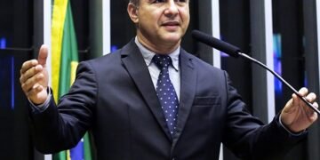 Robério Monteiro pede tramitação em conjunto de propostas que pedem fim do desconto previdenciário de servidor público