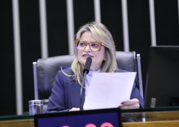 Câmara aprova projeto de Flávia Morais para criar plano de atenção à doença pulmonar crônica