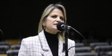 Comissão aprova projeto de Flávia Morais que integra a outorga onerosa do direito de construir a critérios de qualidade urbana