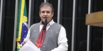 Câmara analisa projeto que institui sistema de alerta eletrônico para mulher em situação de risco