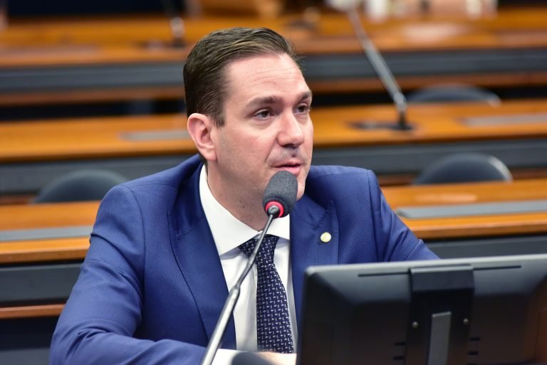 Vira lei projeto relatado por Eduardo Bismarck que fixa prazo maior para incentivos fiscais à Sudam e à Sudene