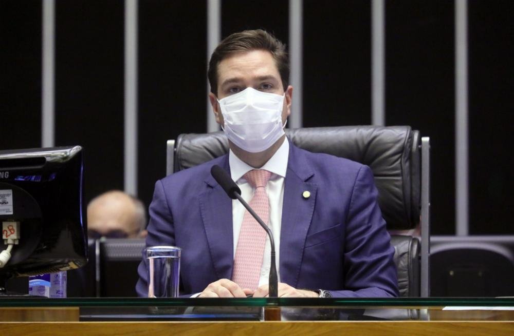 Eduardo Bismarck explica retorno das atividades presenciais na Câmara