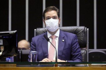 Projeto Eduardo Bismarck cria medidas para proteção do consumidor em vulnerabilidade