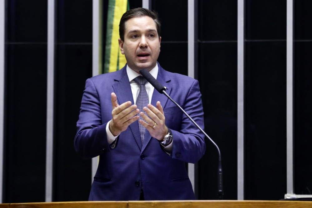 Aprovado PL de Bismarck para doar telefones apreendidos em prisões a alunos de escolas públicas