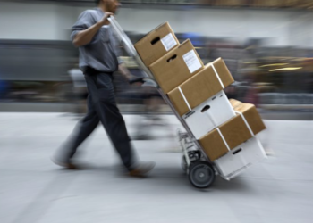 Fim da ‘taxa das blusinhas’ para compras até US$ 50 agora é lei