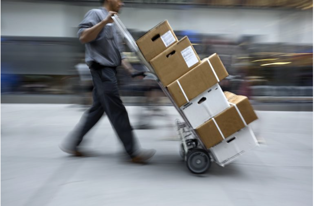 Fim da ‘taxa das blusinhas’ para compras até US$ 50 agora é lei