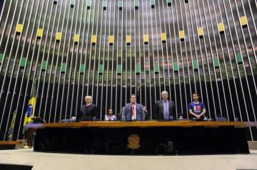 Deputados ressaltam trajetória de Brizola em sessão de homenagem