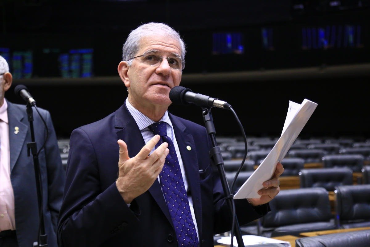 Projeto de Chico D’Ângelo susta decreto que provoca mudanças no Ministério da Saúde