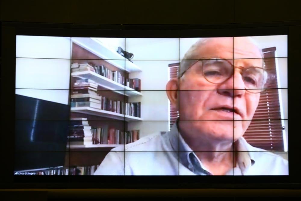 Comissão aprova projeto de Chico D’Angelo que garante direitos linguísticos aos brasileiros