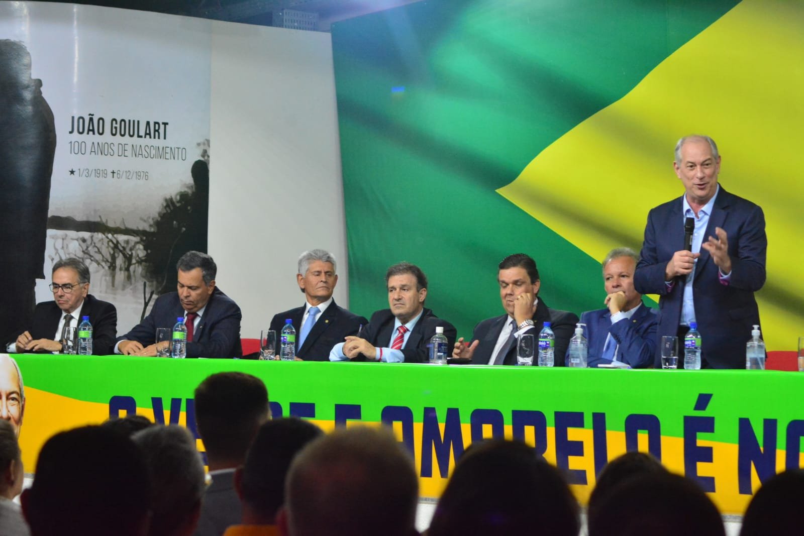 Ciro fala para prefeitos e vereadores pedetistas