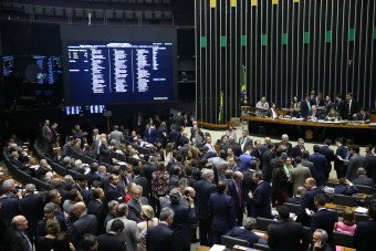 Congresso mantém voto impresso e proíbe financiamento privado de campanhas