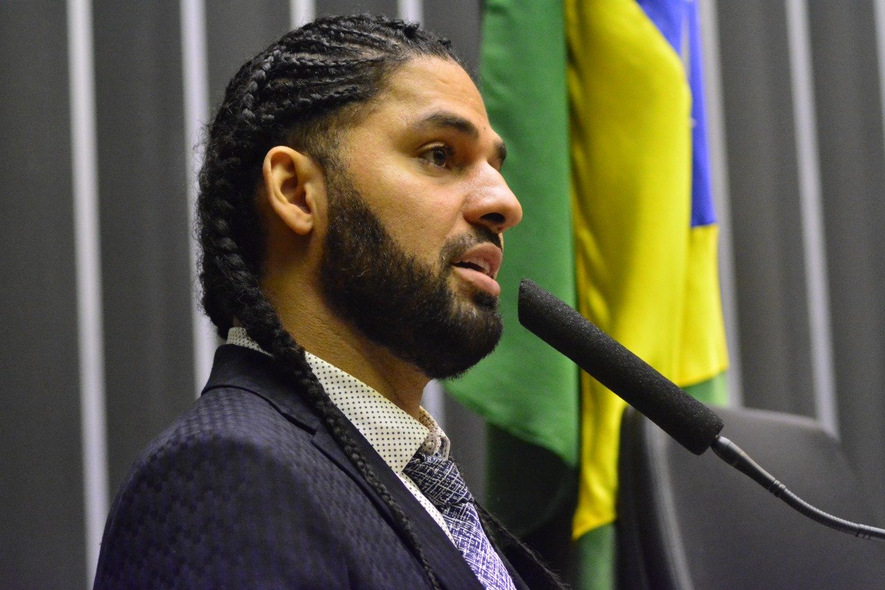 TSE homologa pedido de renúncia da candidatura do deputado David Miranda