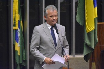 André Figueiredo assina proposta de ajuda aos profissionais da cultura e ao setor