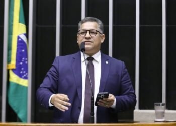 Câmara aprova projeto de Dorinaldo sobre uso consciente de telas por crianças e adolescentes