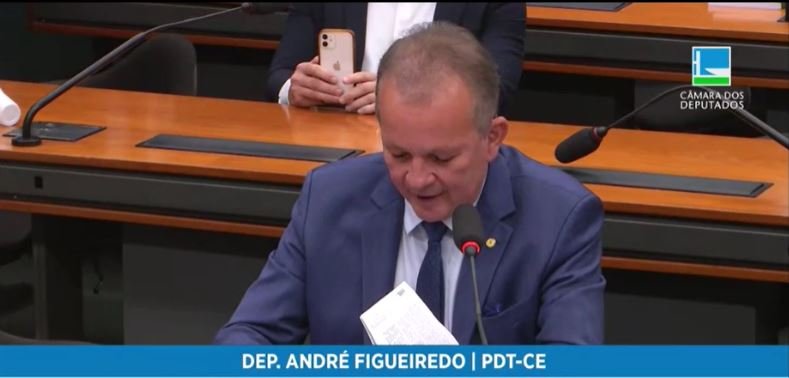 Aprovado piso salarial fixado por André Figueiredo para o profissional da educação física