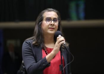 Proposta de Duda Salabert prevê tratamento psicológico pelo SUS à pessoa que sofrer crime de racismo