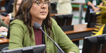 Projeto de Duda Salabert garante intérprete de Libras em maternidades