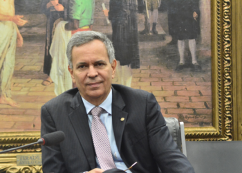 Projeto de Félix Mendonça Júnior cria correção automática da redução do IRPF