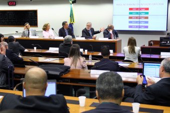 Ciência e Tecnologia discute entraves da burocracia na pesquisa de ciência e inovação