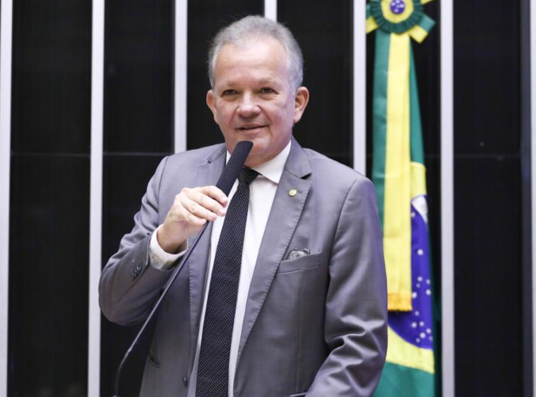 Aprovado texto de André Figueiredo a projeto que prevê  atendimento especializado a candidatos com deficiência