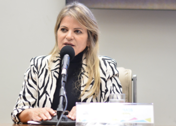 Comissão aprova parecer de Flávia Morais a projeto que altera pesquisa do censo do IBGE